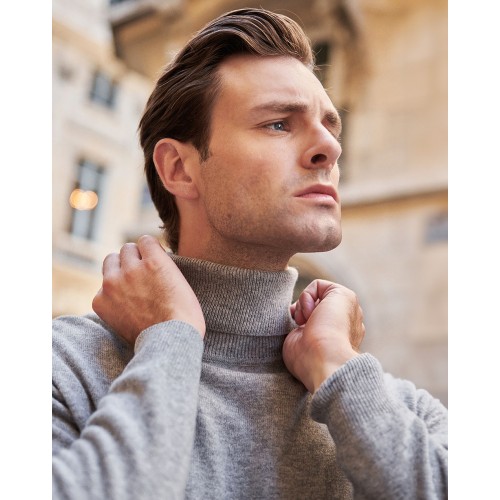 TIMELESS TURTLENECK SWEATER