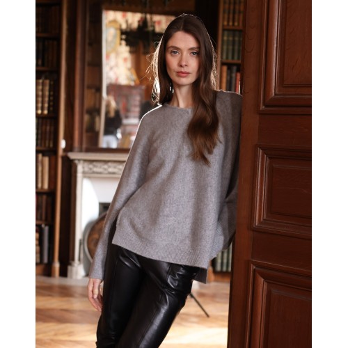 V NECK DOLMAN SLEEVES