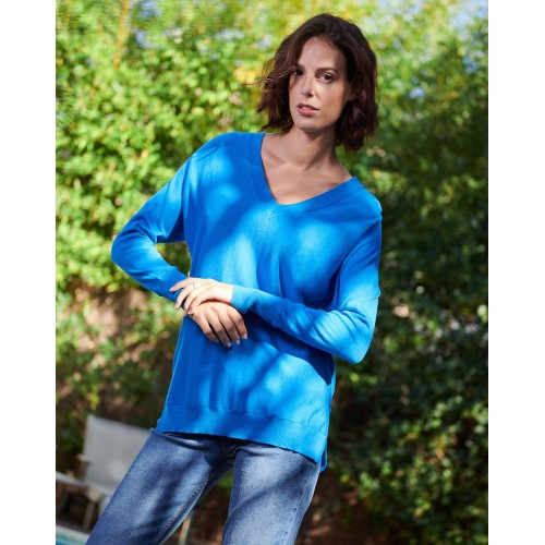 OVERSIZE V-NECK ASYMMETRIC...